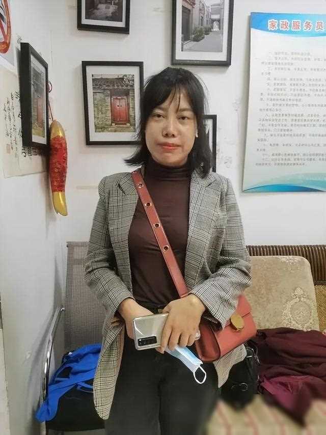 原创深圳一男子出差回家后在马桶圈上发现了老婆偷情的证据
