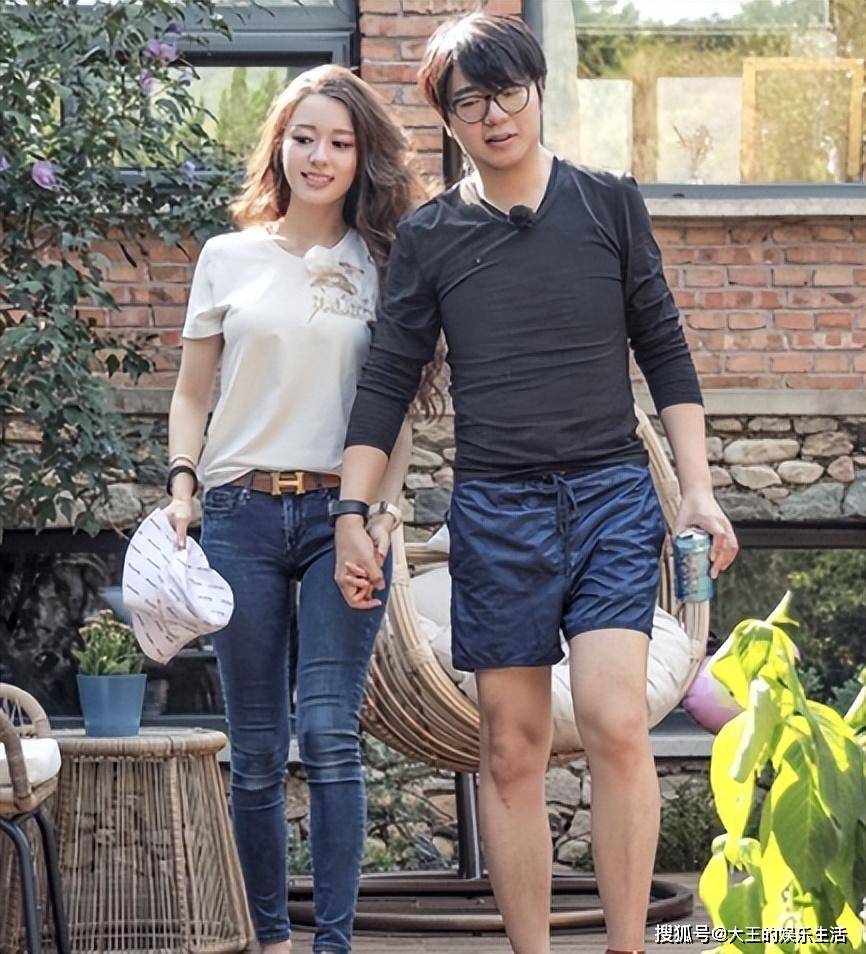 迷恋朗朗吉娜:怒怼谢娜,不让老公做家务,因秀腰获得官媒批评_郎朗