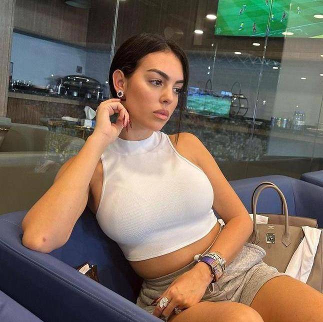 原创又在不经意间炫富了c罗以自律带动全家乔治娜晒出全家健身的照片