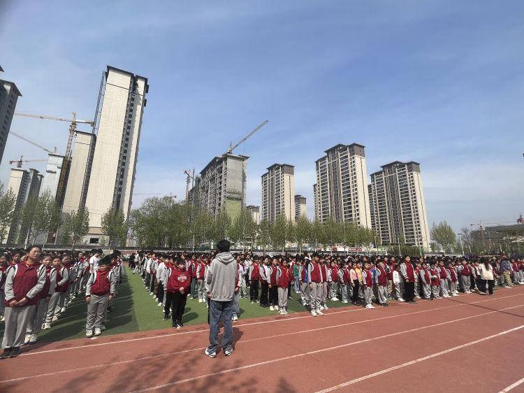 开封市金耀小学开展消防疏散演练活动