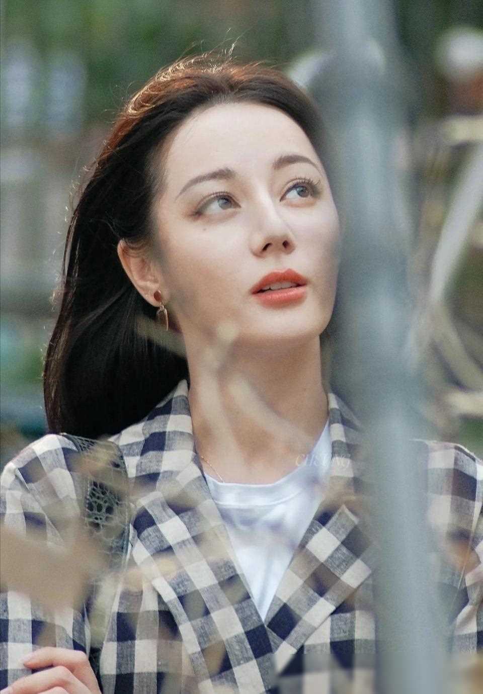 著名导演喊话迪丽热巴我爱你只要做我女朋友给你买豪车豪宅