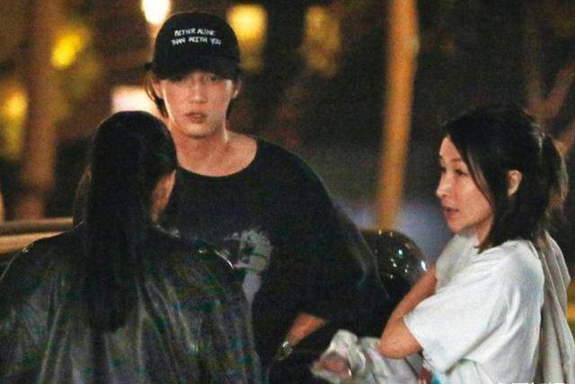 原创情场得意生意受挫萧亚轩称当老板不易创业慎重自曝被自己人坑