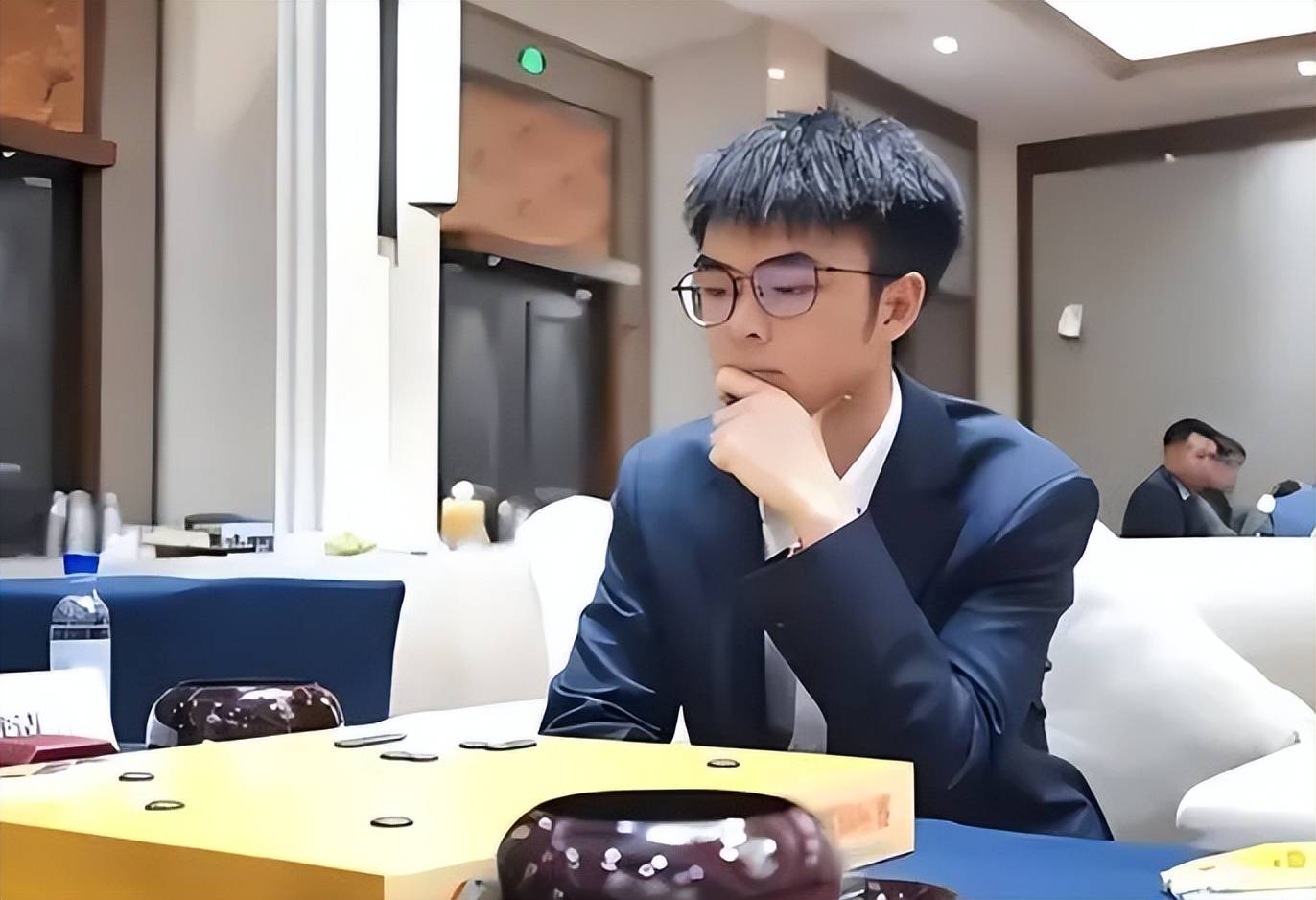 原创lg杯30分钟60手柯洁场场生死战拿捏与被拿捏均在一念之间