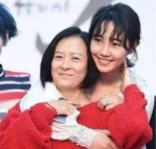 原创第一经纪人王京花捧红众多大腕和儿子为何儿媳孙怡不火