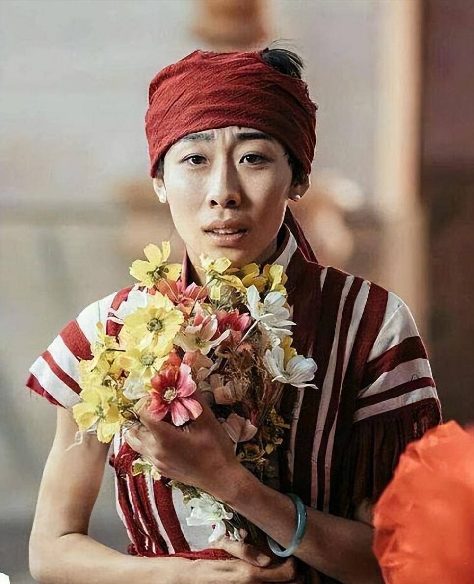 但也有人勇敢地仰着一张天然的面庞,即使她的脸并不