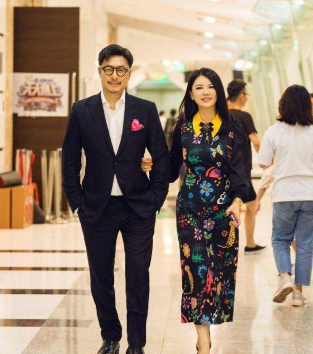 原创翻篇了王岳伦蜜约风波后李湘首次亮相有说有笑不受影响