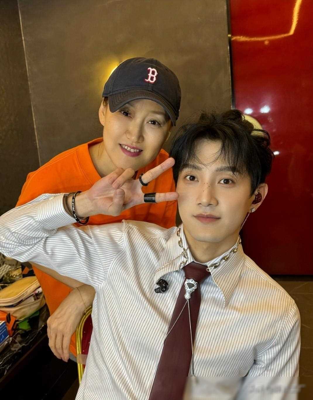 范世琦张艺凡疑似恋情曝光,相差8岁,澄清似是官宣