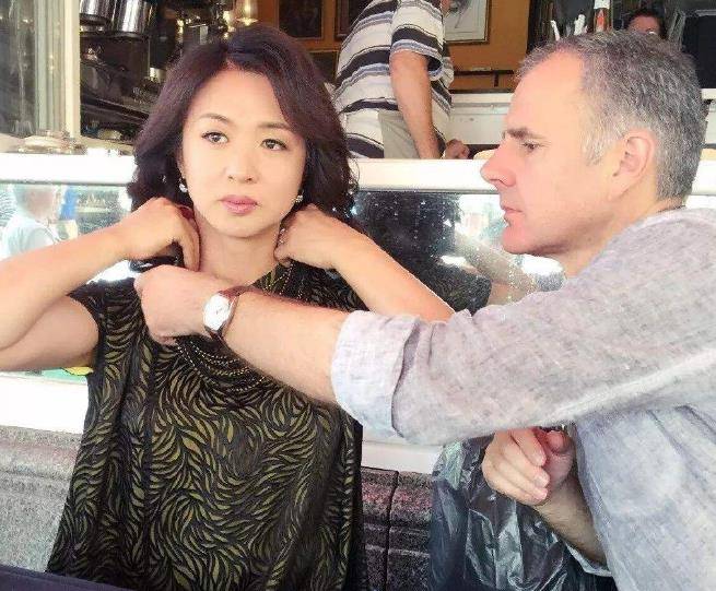 金星的传奇人生娶过女人最后嫁给了男人如今生活幸福美满