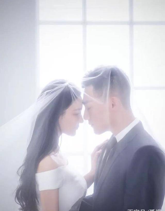 原创邓超乱入张馨予婚礼可当年张馨予找狗也是实力抢镜啊