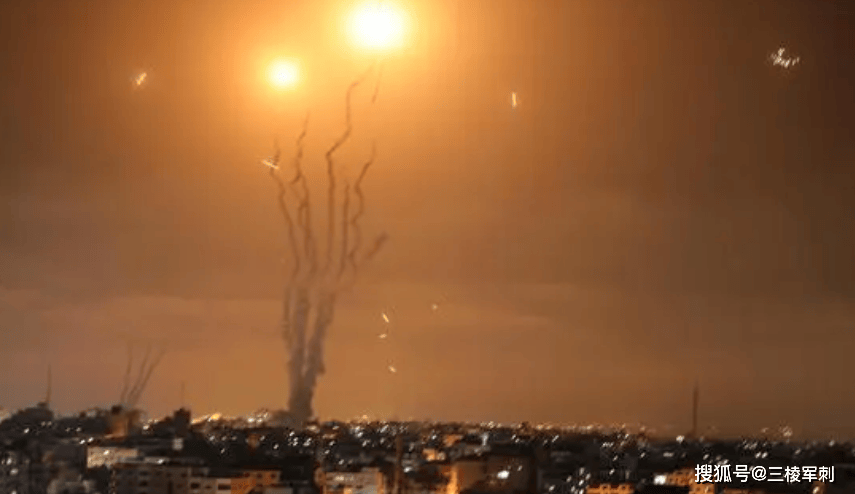 防空警报响起!以色列真主党百余枚火箭弹对射!中东地区迟早要吃一枚核
