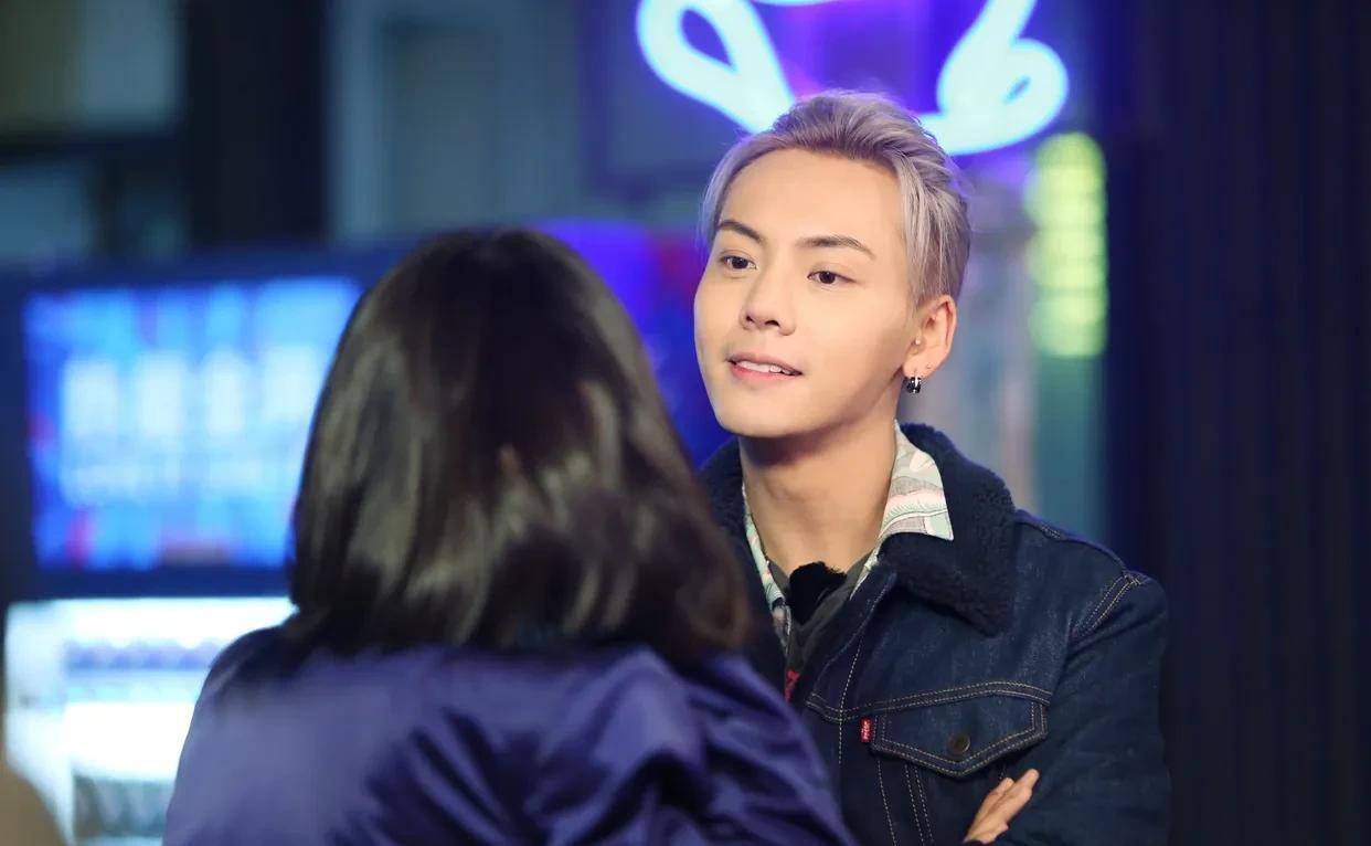 一部"老九门"没有将小天王张艺兴带上巅峰,却让香港演员陈伟霆一夜爆