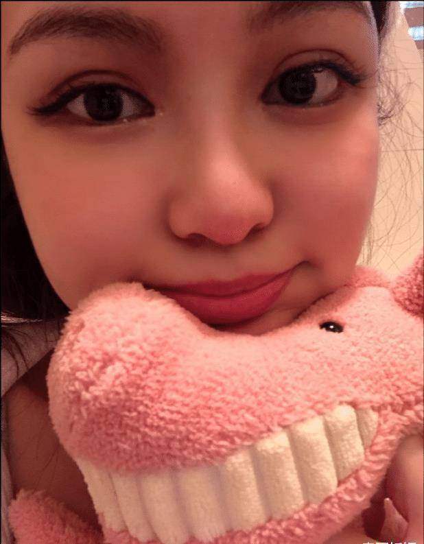 原创周扬青胖了脸蛋圆圆担心妆容不好看化妆师忙安慰让本尊更受伤