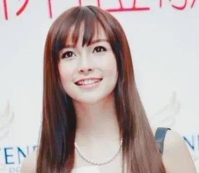 baby杨颖早年出道时旧照流出有网友称颜值变化大但演技没变