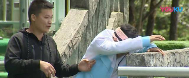 原创迪丽热巴实现蹦极愿望两次造型都很吸晴宋小宝恐高全程扶着走