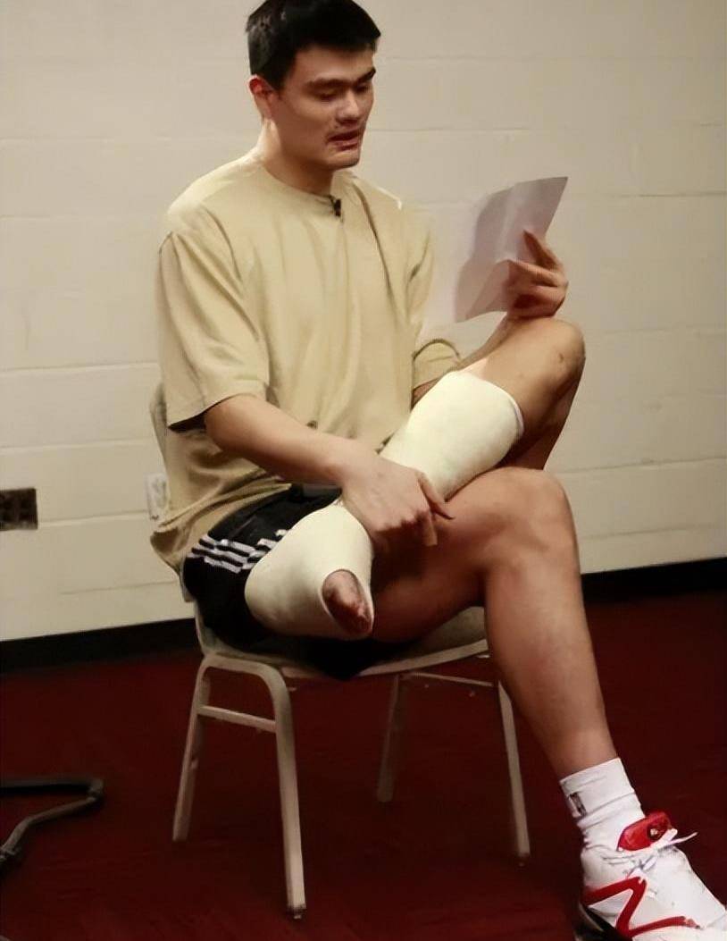原创看看姚明的脚踝科比的手指你就会相信nba球星们为了赚钱而过度