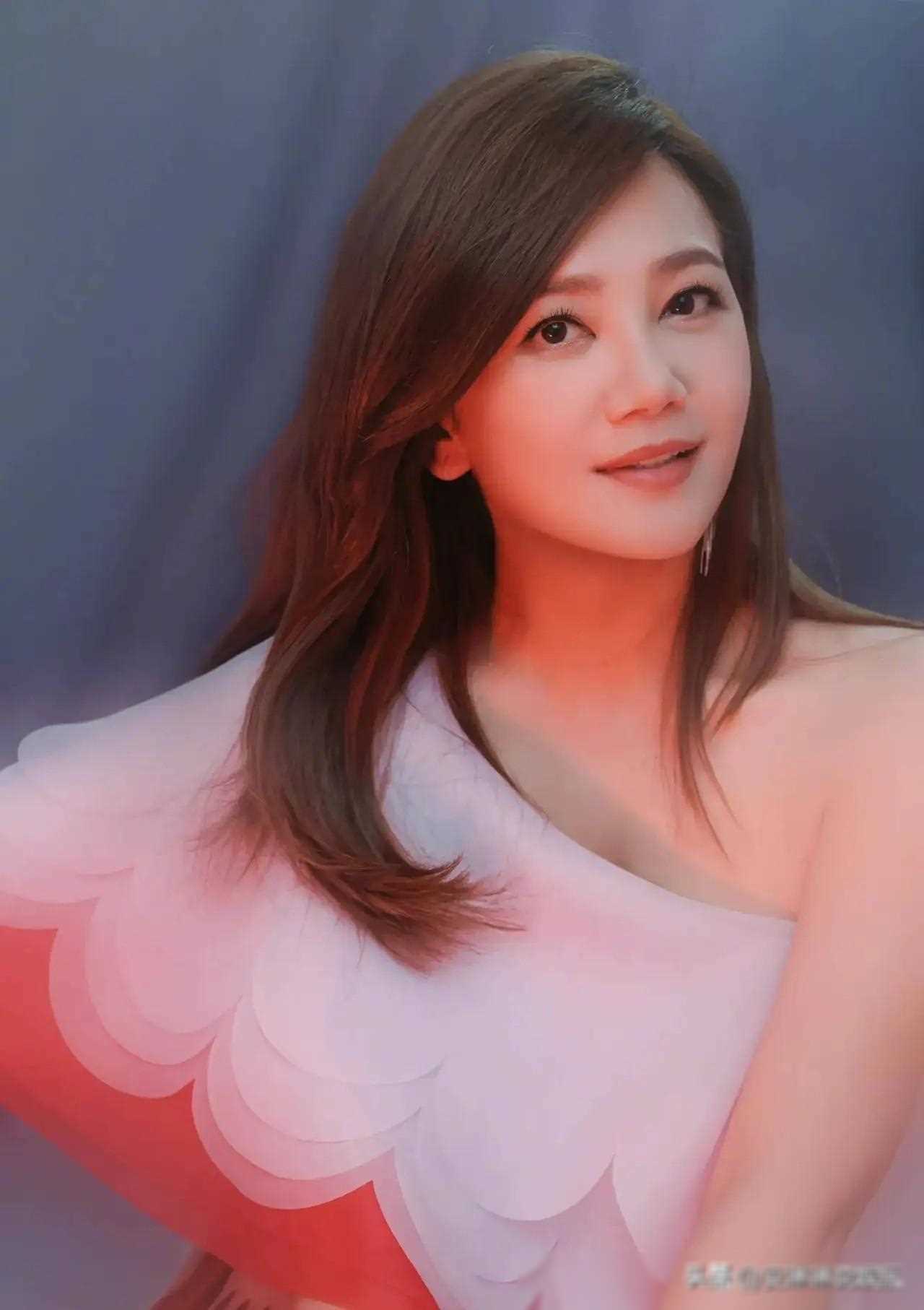 梁静茹四段情感经历淡然处之如今对待爱情谨慎有加