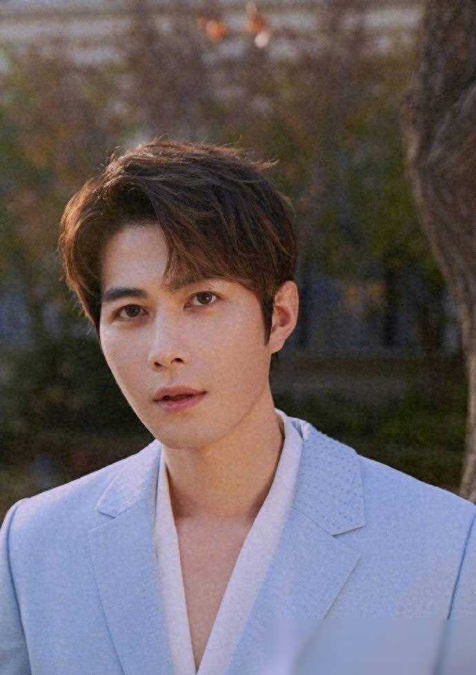 陈学冬否认退圈传闻晒美颜照回应绯闻与郭敬明曾传绯闻