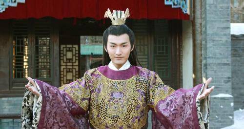 太子之争中的木偶,却意外"捡来"皇位,不料一个月后就"上交"_朱常洛_郑