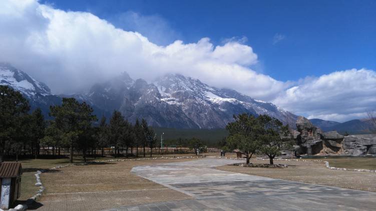 不过,由于雨季和干季的原因,建议游客在出行前看好天气预报,做好相应