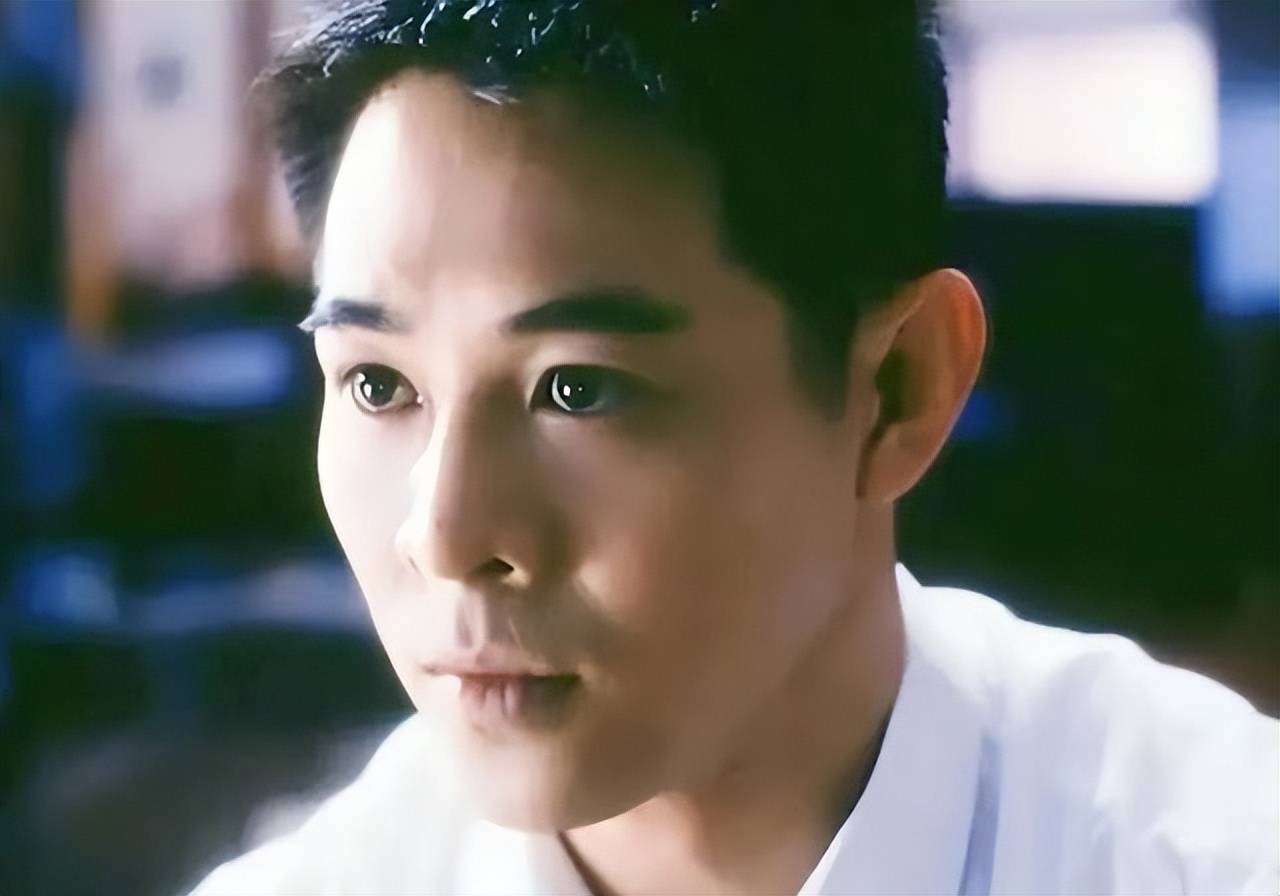 61岁李连杰近照曝光!满脸皱纹衰老至极,昔日巨星已面相大变