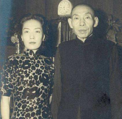 杜月笙有多大能耐三言两语叛徒心甘情愿的砍下自己手指