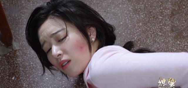 谍战深海之惊蛰:那么爱美的余小晚为何拿着菜刀疯狂砍杀周海潮?