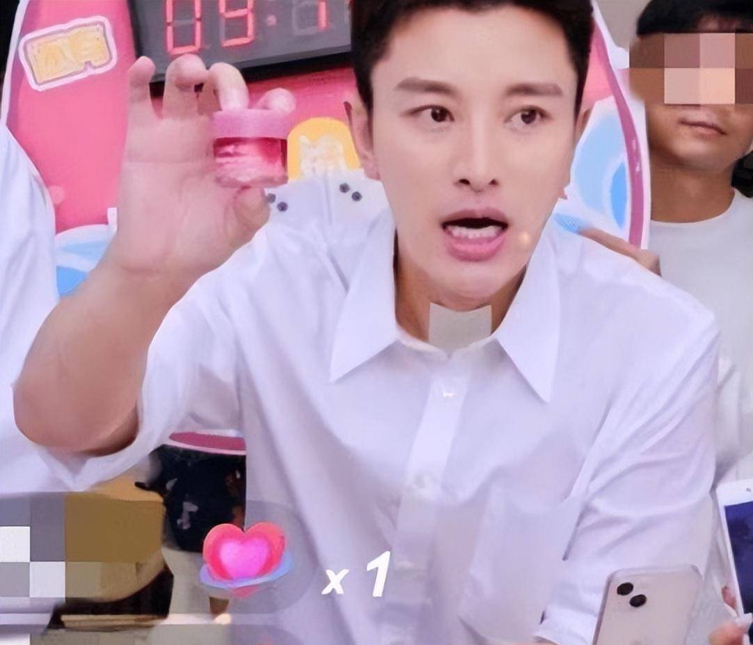 贾乃亮黄晓明坐上海早高峰地铁满脸疲惫无人识没人让座引争议