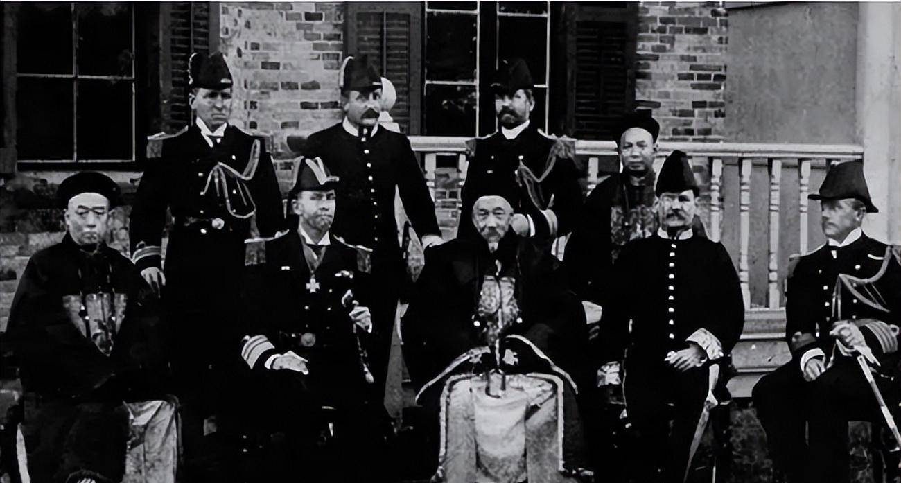 原创李鸿章把22岁女儿嫁给年老大臣不料两人子孙却成家喻户晓名人