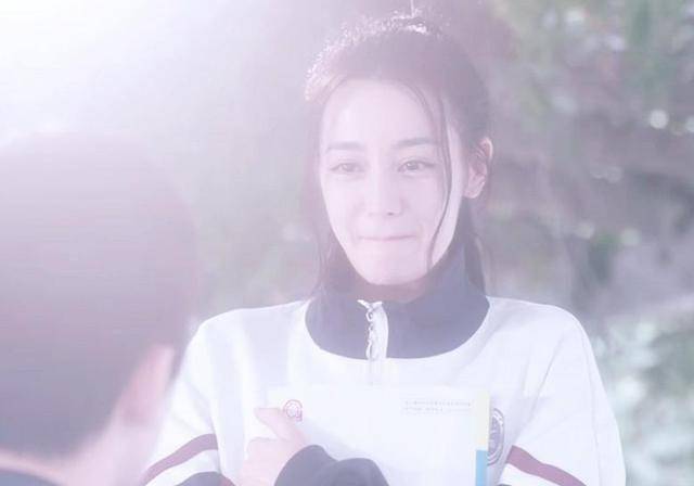 原创迪丽热巴演高中生高马尾搭配校服颜值身材均少女感十足