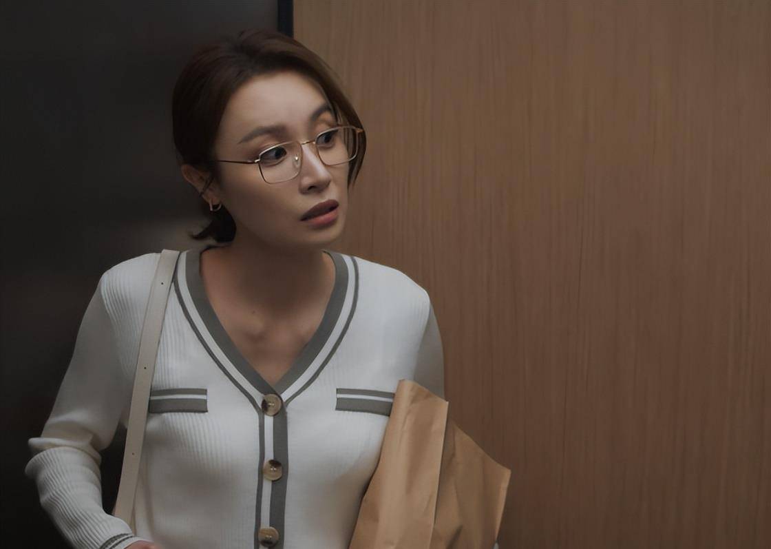 原创城中之城一脸苦相却要上演撩汉戏是谁的审美出现了问题