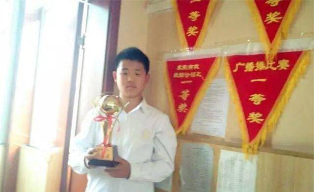 2021年河南高考状元彭子年:天天打游戏却考732分,如今怎么样?