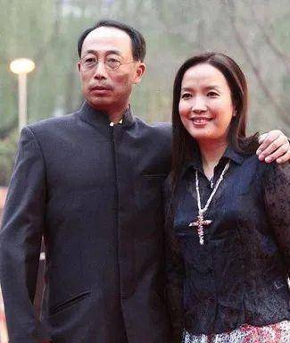 原创张丰毅花50块钱把吕丽萍娶回家回到家就嫌吕丽萍不打扮太邋遢