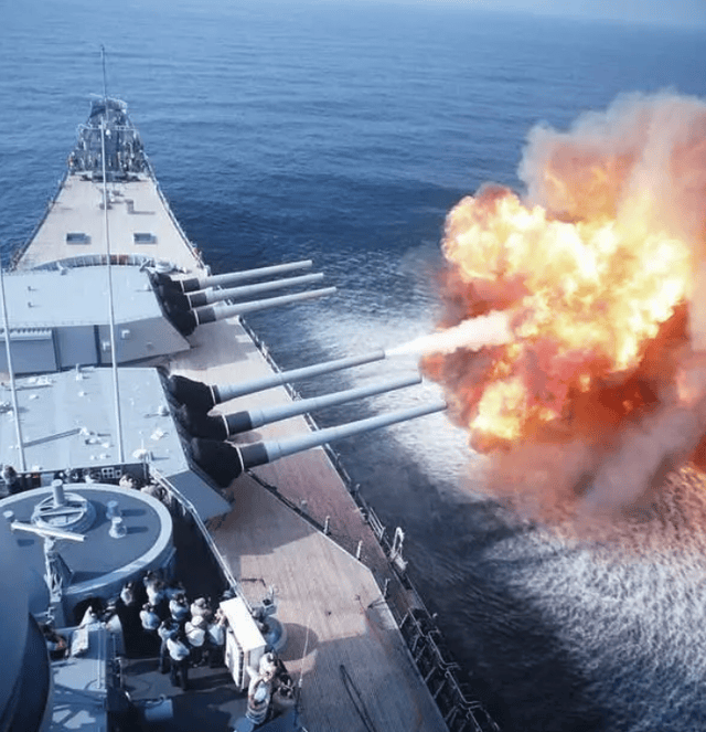 它从1944年正式服役,主要作为太平洋舰队的支援舰使用,倒不能说毫无