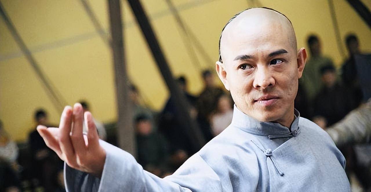 61岁李连杰近照曝光!满脸皱纹衰老至极,昔日巨星已面相大变