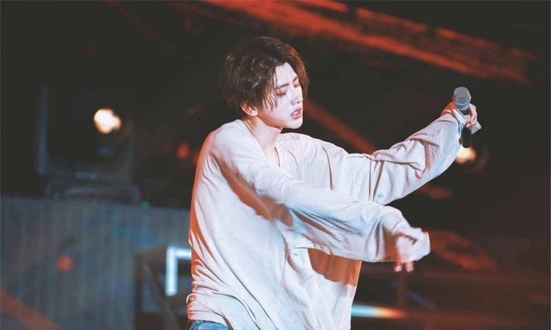 《青2》迎来合作舞台,导师热舞暖场,师兄更是炫酷_节目_蔡徐坤_王子异