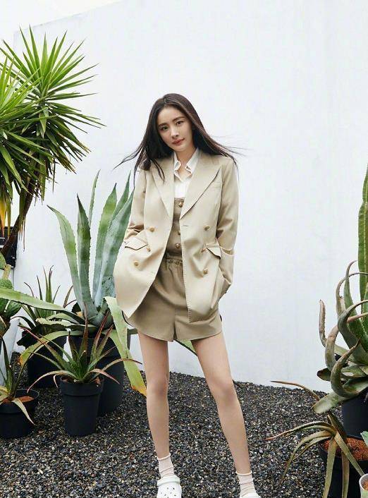 原创懒理与恋情风波杨幂再拍美照看完3cm罗鸟腿懂直男眼光了