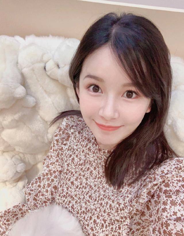 原创张子萱罕见晒陈赫妈妈照片婆媳关系超好安安和奶奶温馨同框