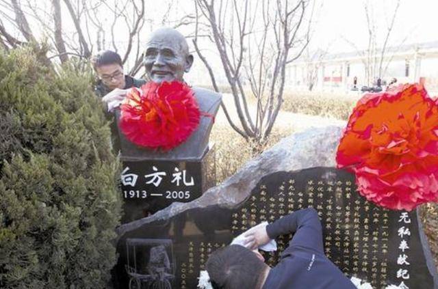 感动中国的白方礼馒头白水简单度日却为贫困生捐35万