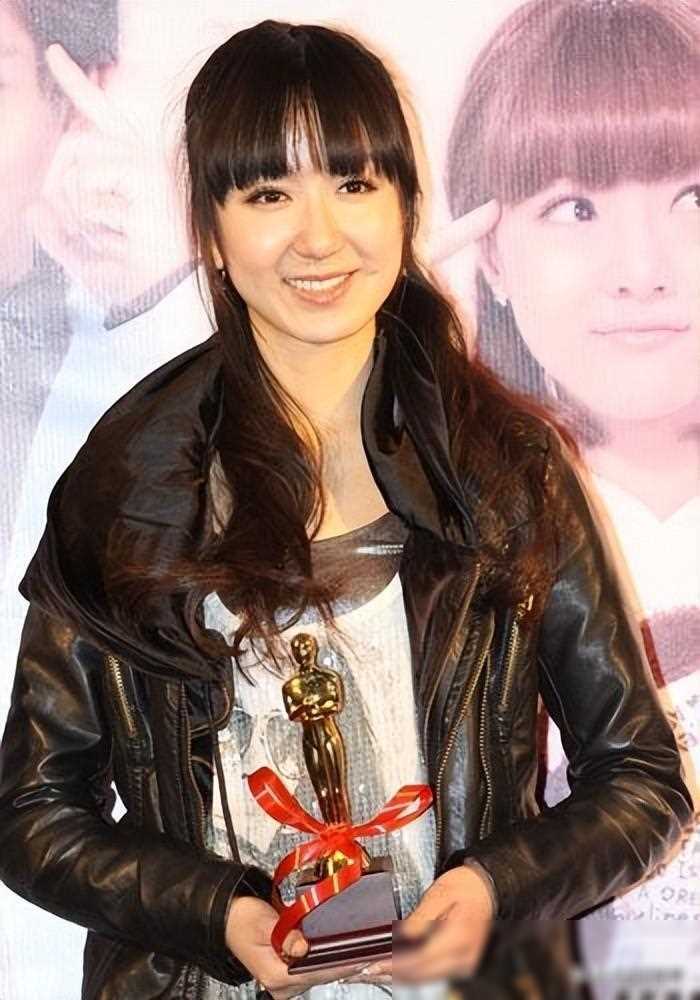 娄艺潇全程不穿裤辣眼毁经典网友表示还是去干直播吧