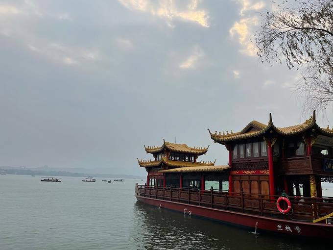 杭州旅游一天人均消费多少一家三口去杭州旅游多少钱