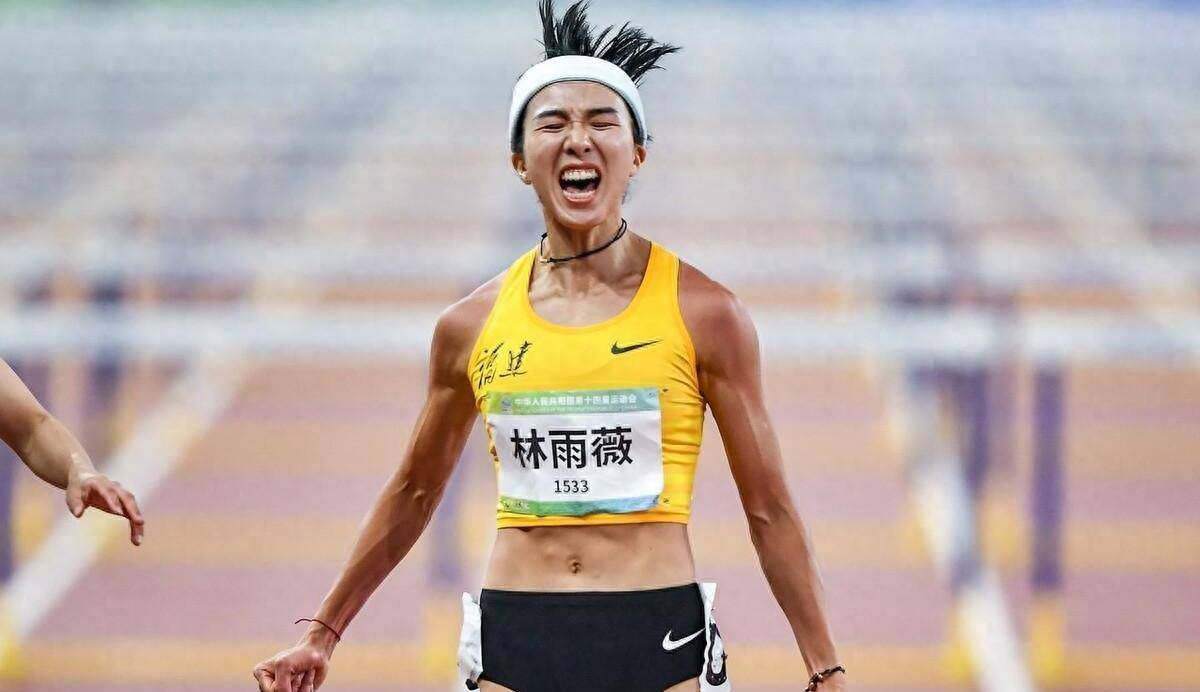 1297秒林雨威在亚运会后首次参加100米栏比赛刷新了今年亚洲第一名的