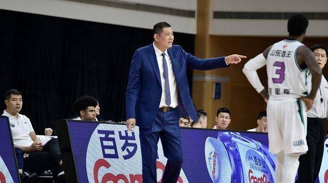 由于网传山东男篮主教练巩晓彬酒驾,因此下赛季球队的教练人选也引起
