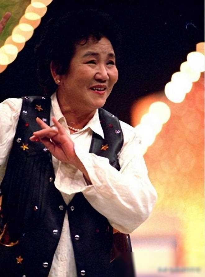 她被称为小品女王,一句台词识破潜伏间谍,遗言揭示人生智慧_赵丽蓉