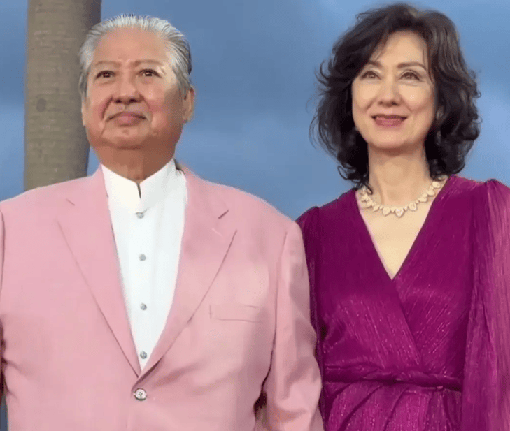 原创洪金宝携妻亮相金像奖他75岁仍霸气十足59岁高丽虹还是很漂亮