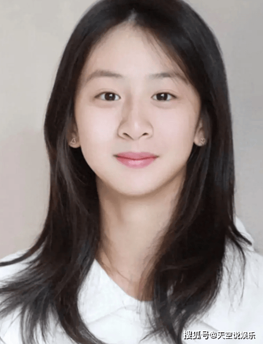 原创田亮晒女儿生日照16岁森碟素颜白白净净比妈妈叶一茜更秀气