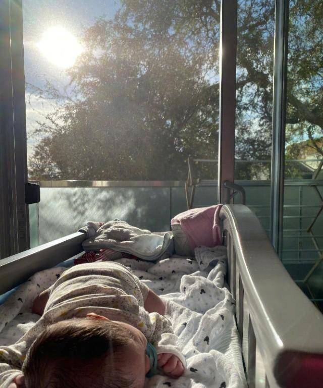 儿子正面照,宝宝张嘴吐舌软萌可爱,父子颜值超相似_陈韵晴_眼睛_照片