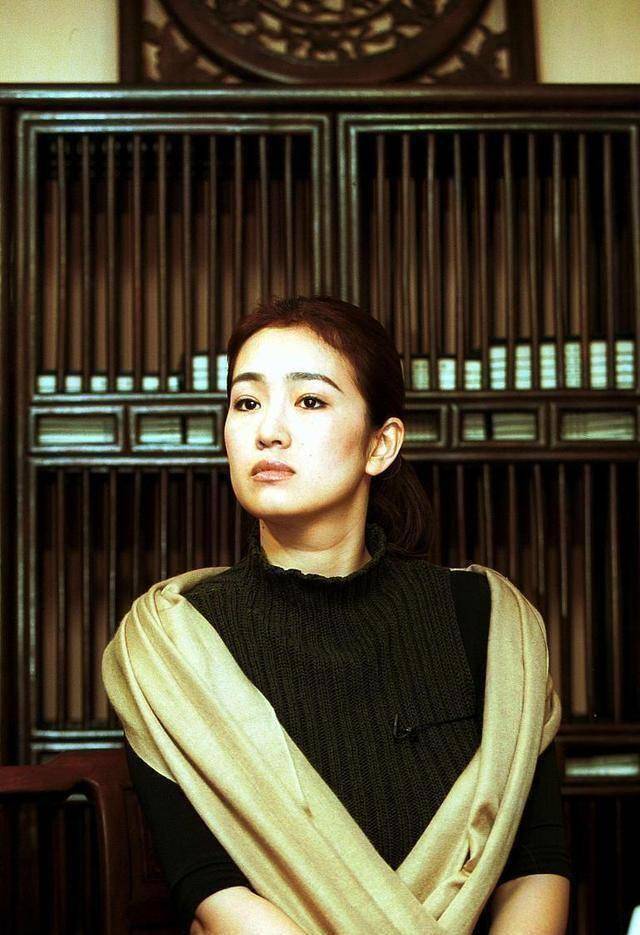 原创巩俐赶走了原配却败给了一个小姑娘张家的门对她永远关闭