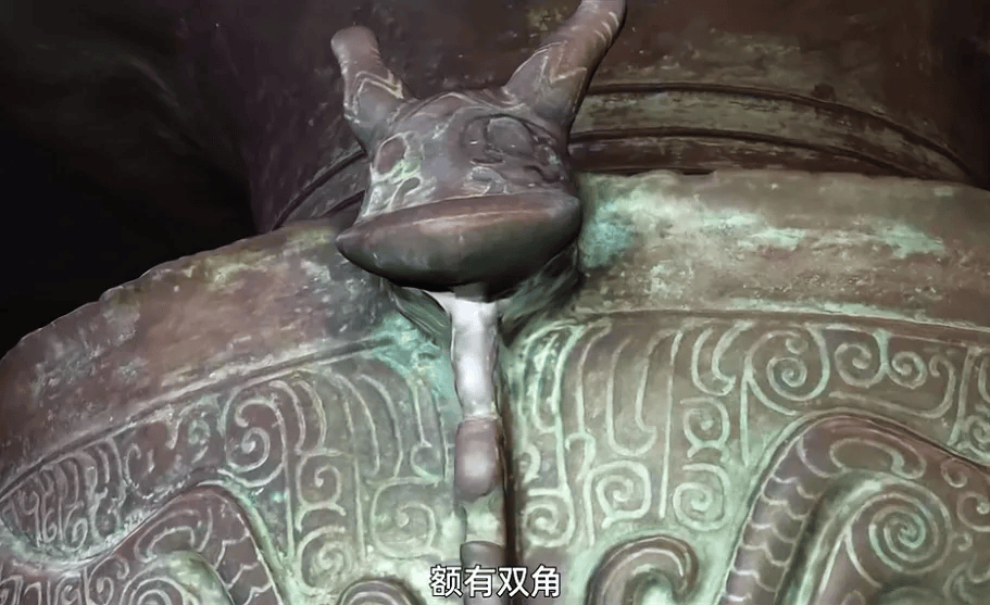 《龙虎尊》:揭秘千年青铜重器,探寻中华文明之源