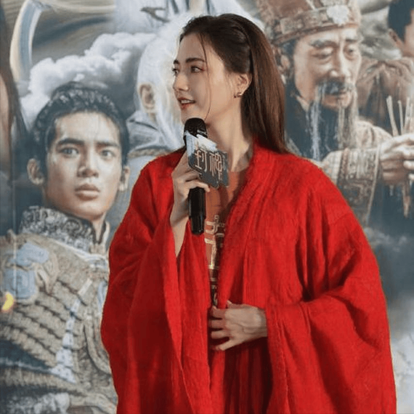 张艺谋又证明了自己眼光,马丽获奖感言引争议_电影_贾玲_观众