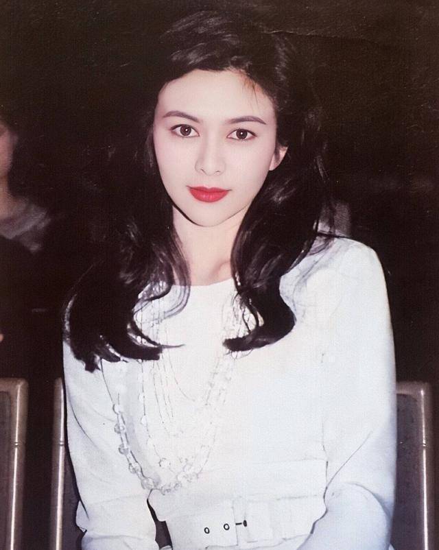 关之琳当年的眼睛有多美她瞟一眼过来是男人都会自作多情起来